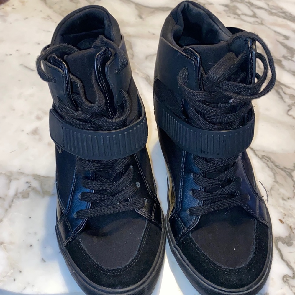 Women's Black High-Top Fashion Sneakers